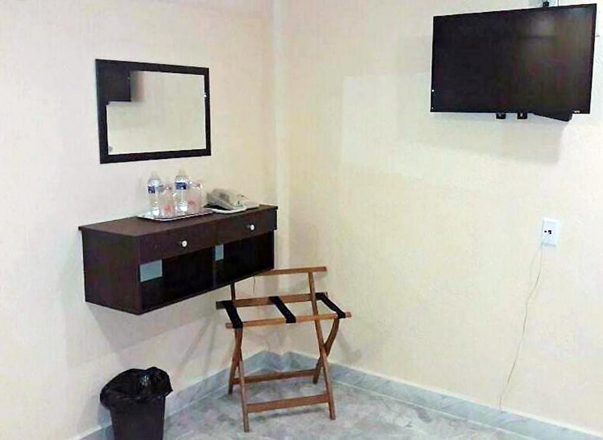 Hotel Versalles Suites Cancun Bagian luar foto