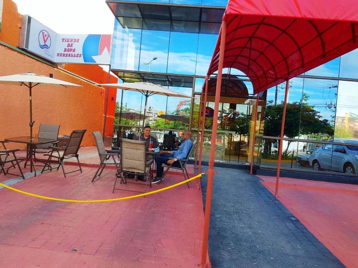 Hotel Versalles Suites Cancun Bagian luar foto