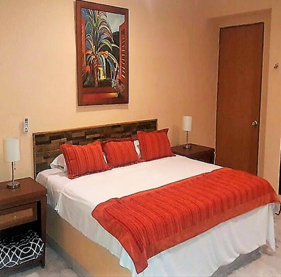 Hotel Versalles Suites Cancun Bagian luar foto