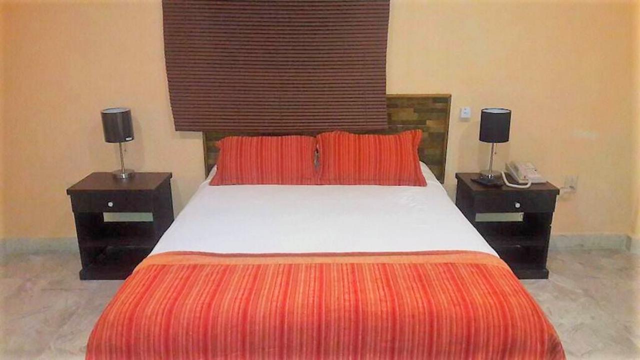 Hotel Versalles Suites Cancun Bagian luar foto