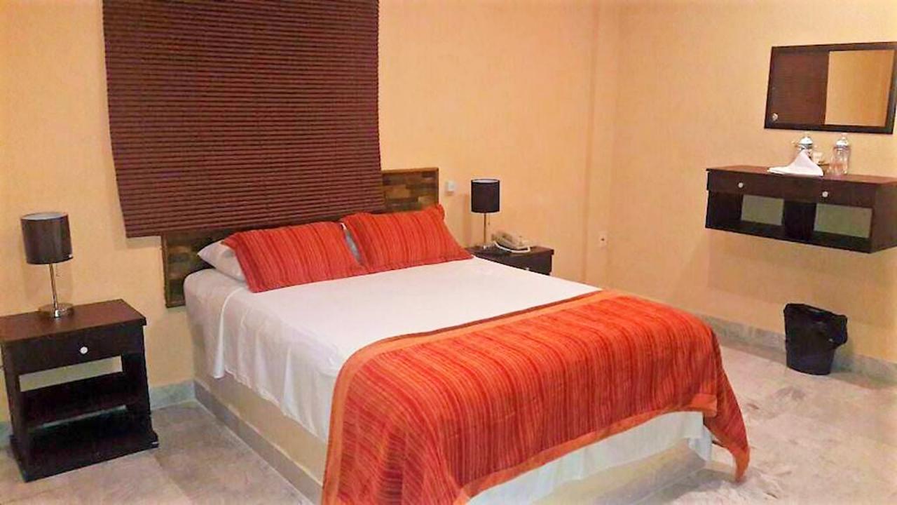 Hotel Versalles Suites Cancun Bagian luar foto