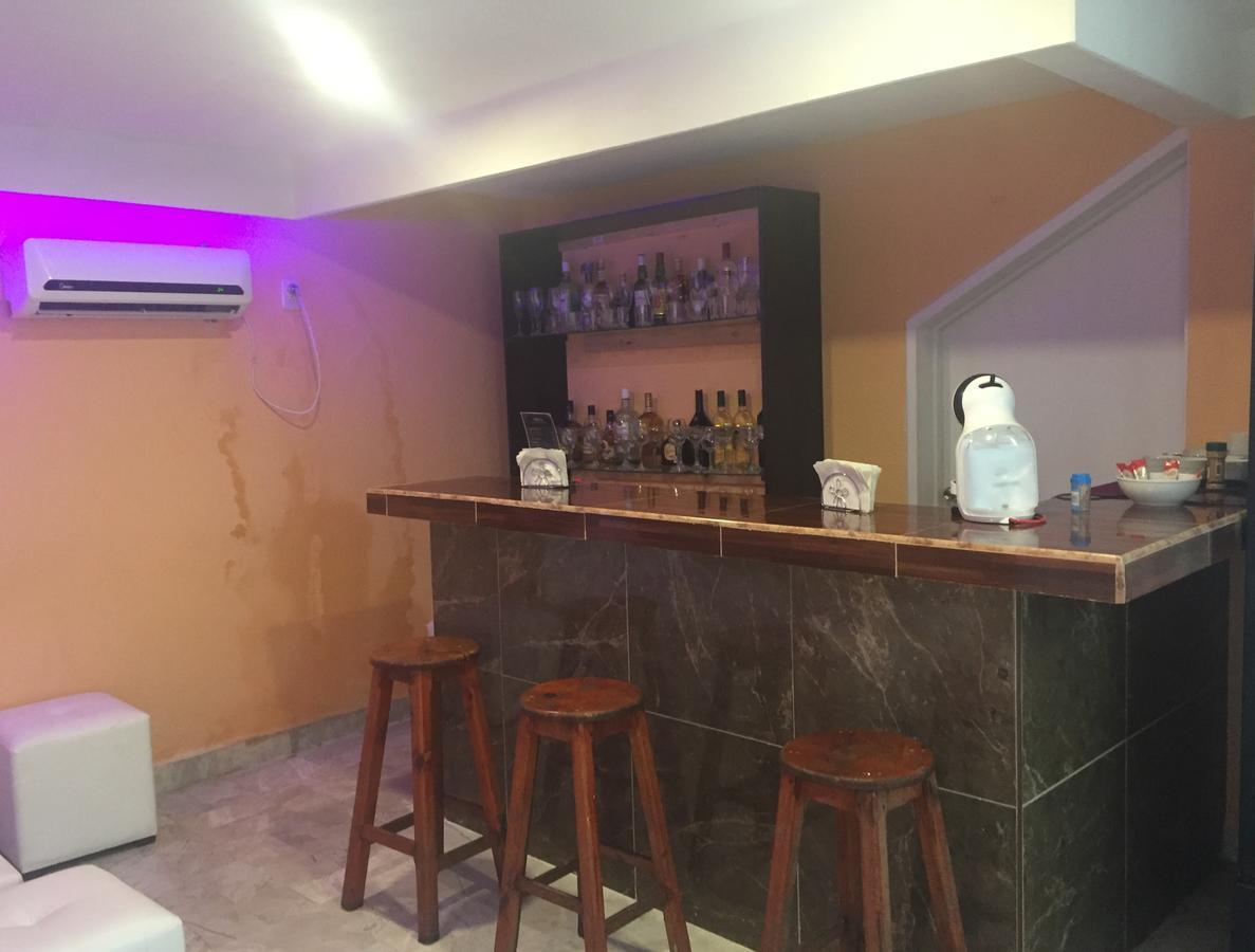 Hotel Versalles Suites Cancun Bagian luar foto