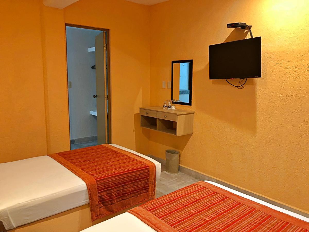Hotel Versalles Suites Cancun Bagian luar foto